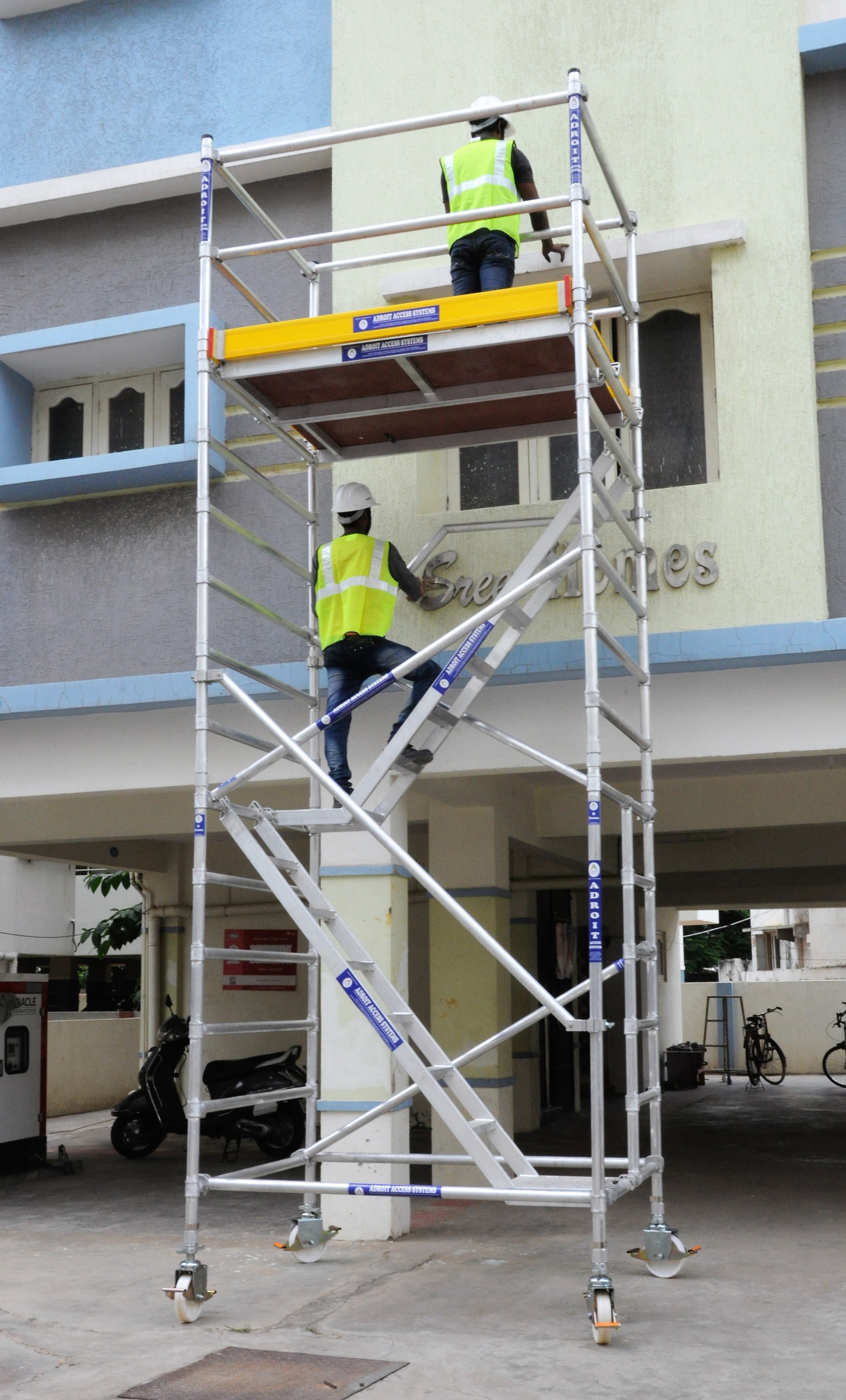 WIDE SPAN STAIRWAY SCAFFOLDING